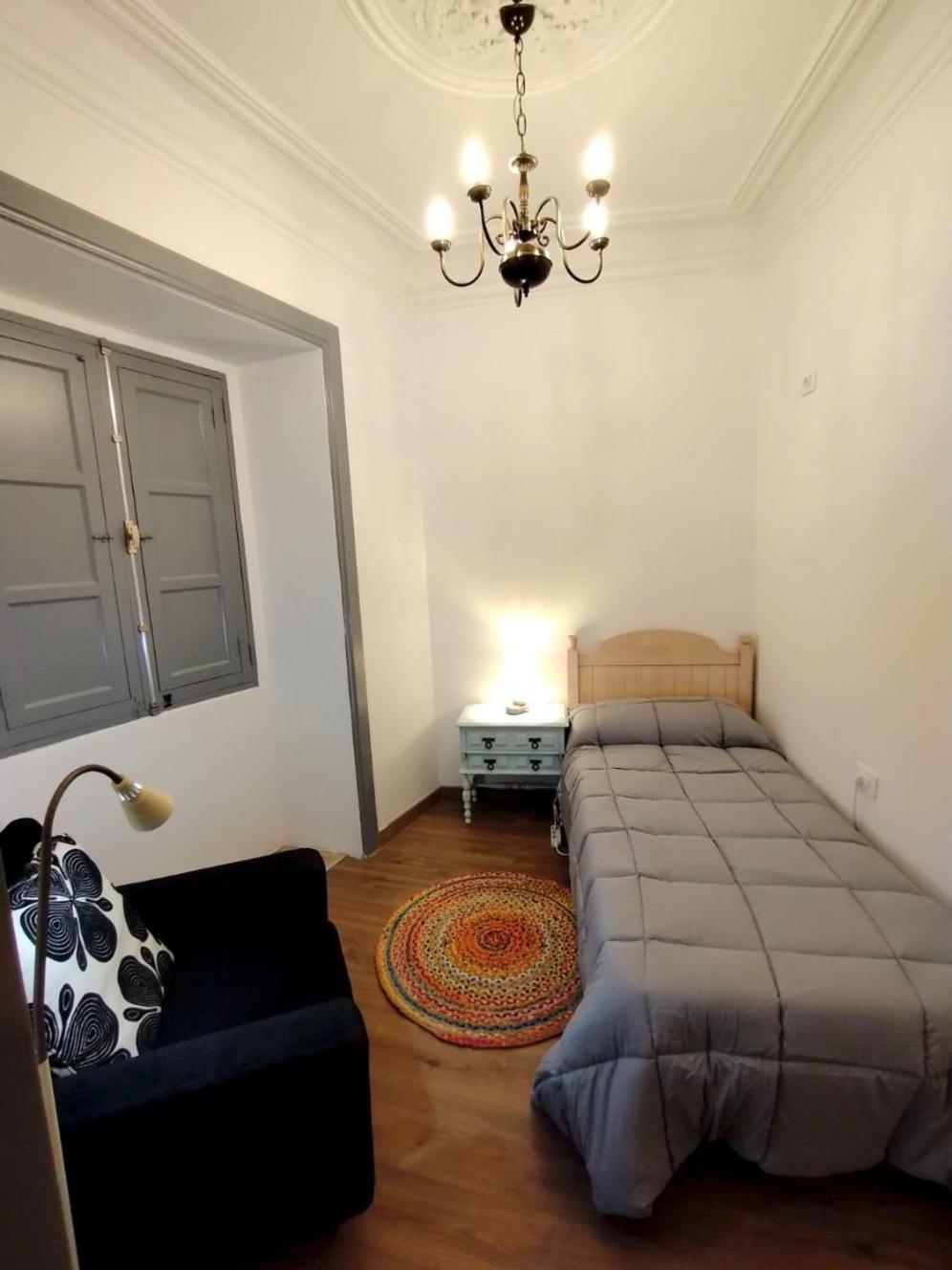 Piso Centrico De Tres Dormitorios Reformado Del S XIX Виго Экстерьер фото